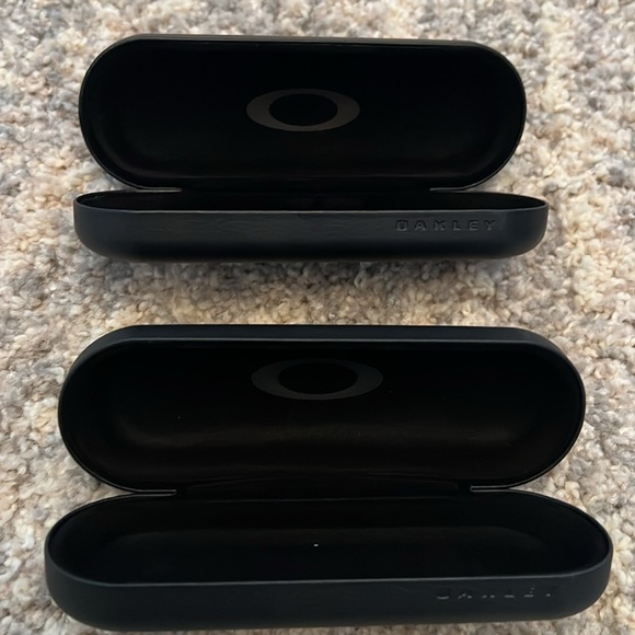 (2) Oakley eyeglasses cases!! Brand new!! Price is for BOTH!! - Picture 2 of 8